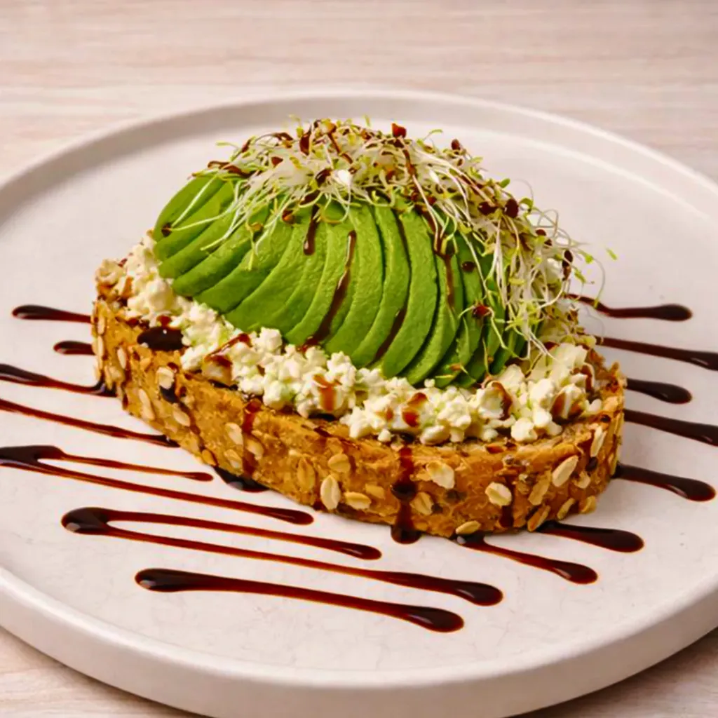 [54] Tostón de pollo y palta